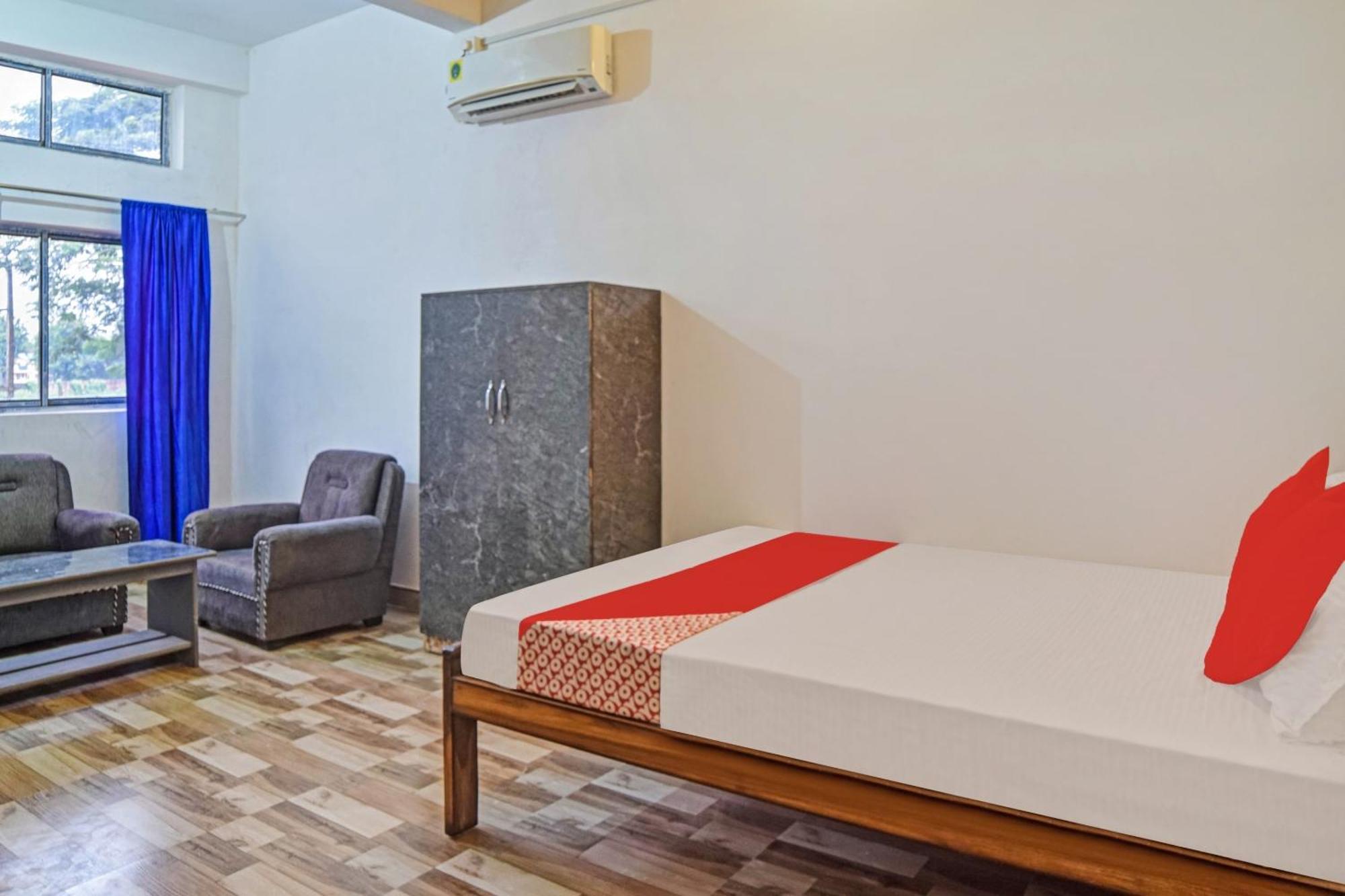 Spot On Jp Guest House Kaharpara Exterior photo