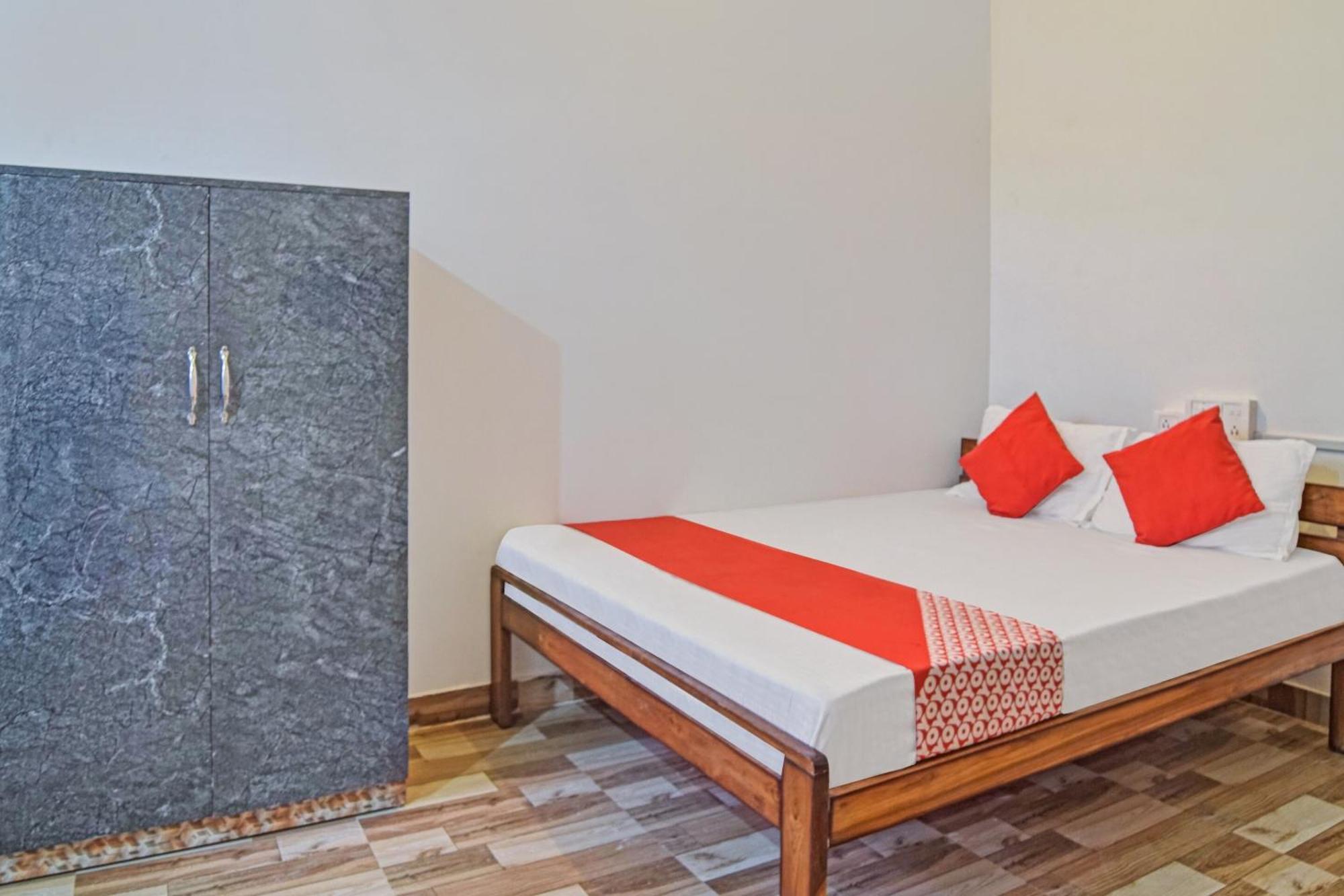 Spot On Jp Guest House Kaharpara Exterior photo