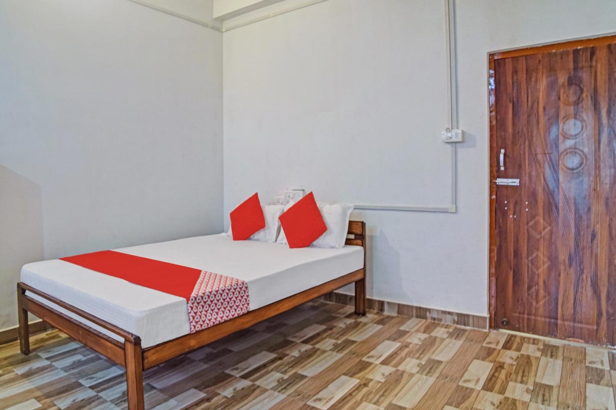 Spot On Jp Guest House Kaharpara Exterior photo