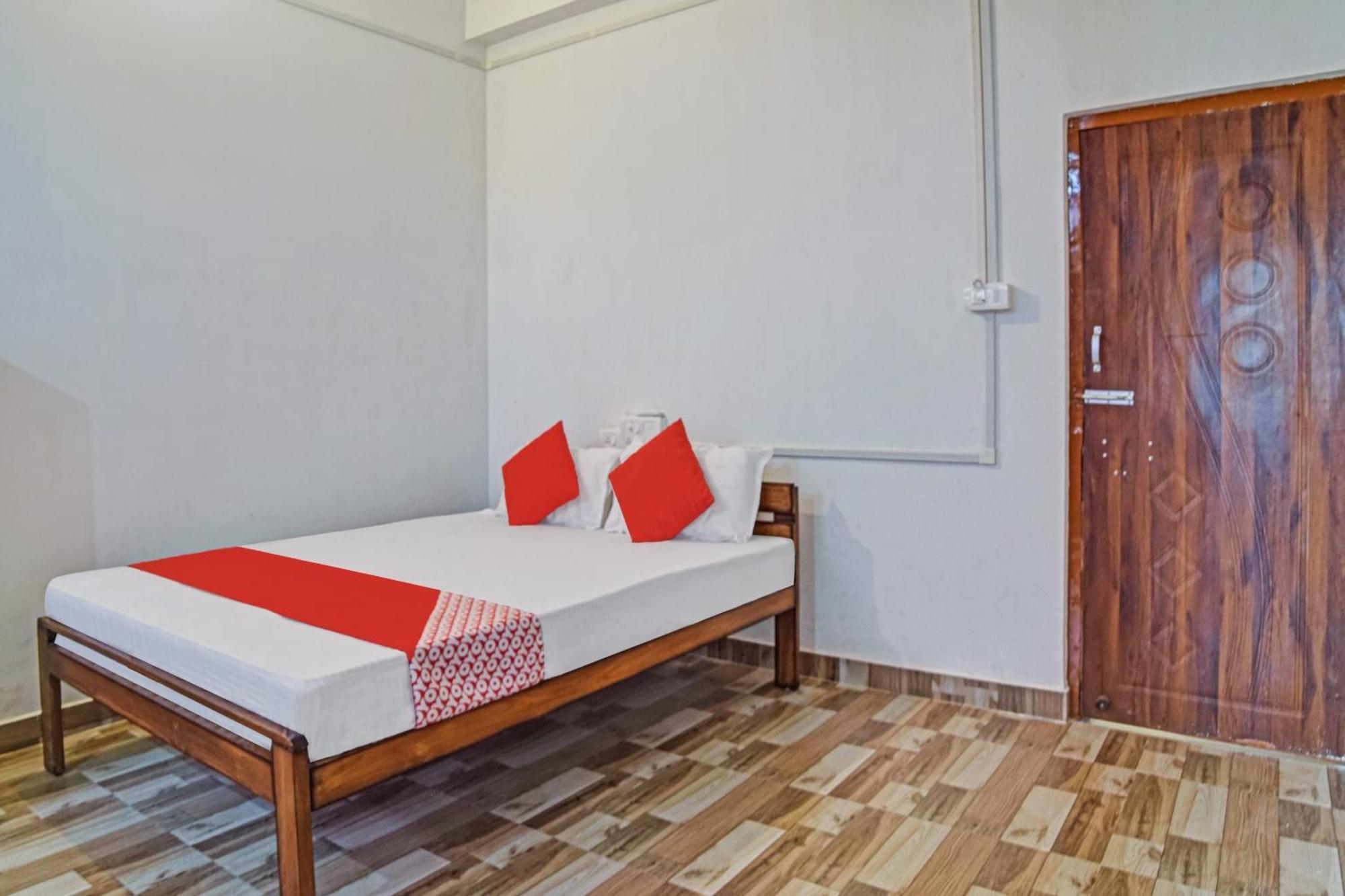 Spot On Jp Guest House Kaharpara Exterior photo